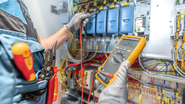 Best Local Electrician Companies  in Fayetteville, NY